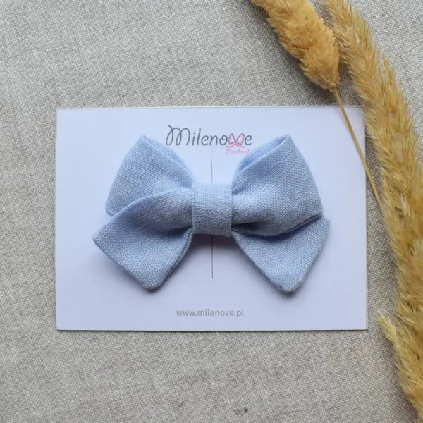 Kleine lichtblauwe strik HANDGEMAAKT